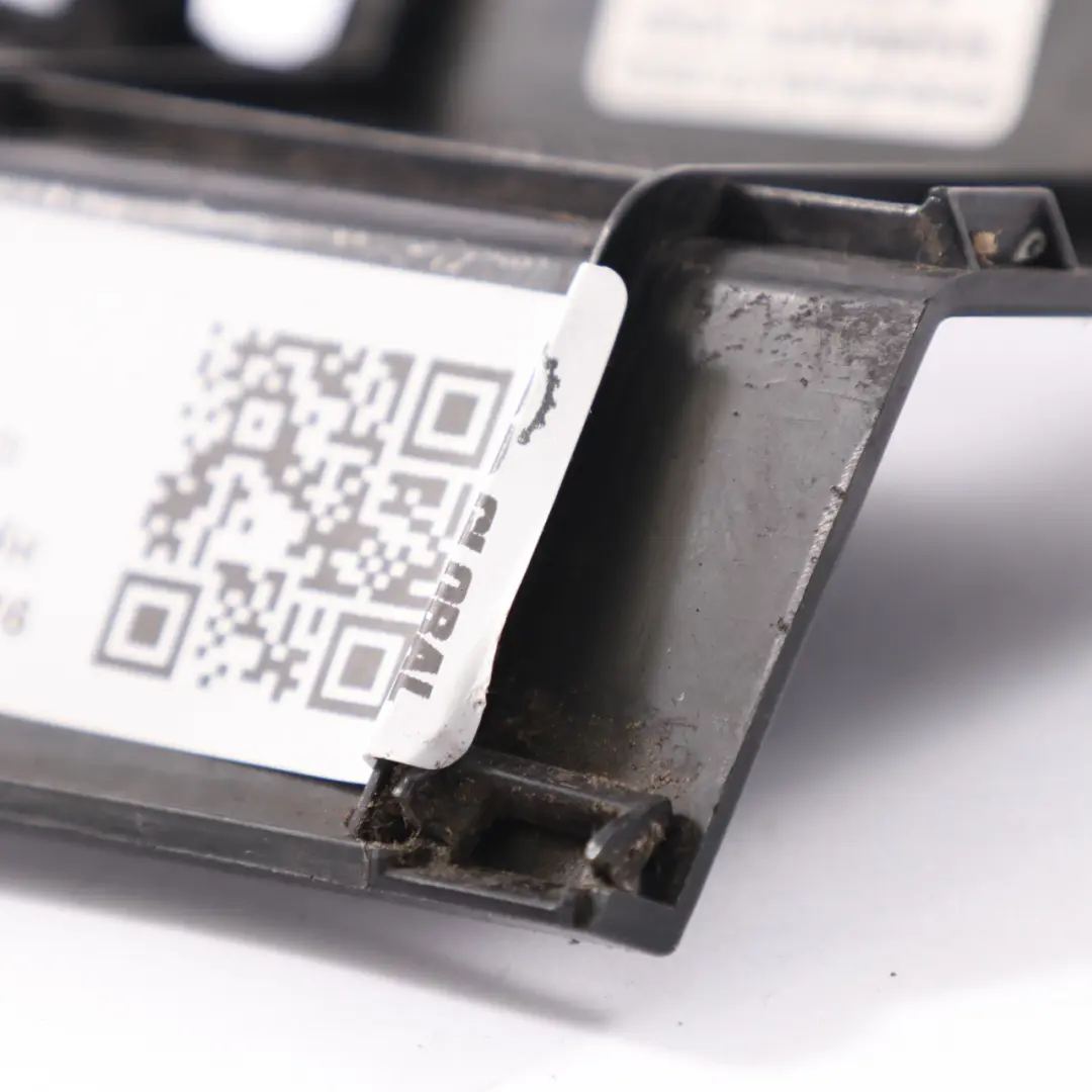 Embellecedor Piloto Trasero Tapa Goteo Derecha para Hyundai H-1 con número de pieza 952304H200 Hyundai H-1 Embellecedor Piloto Trasero Tapa Goteo Derecha - SKU 924834H000 - Número de pieza 952304H200