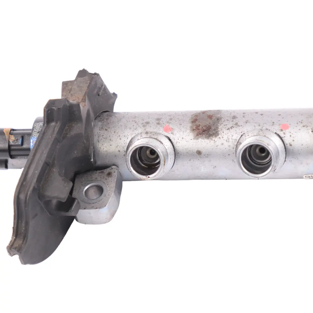 Ligne rail d'injecteur carburant pour Renault Trafic 3 Opel Vivaro B 1.6 DCI à propos du numéro de pièce 95517999 Renault Trafic 3 Opel Vivaro B 1.6 DCI Ligne rail d'injecteur carburant - SKU 95517999 - Numéro de pièce 95517999