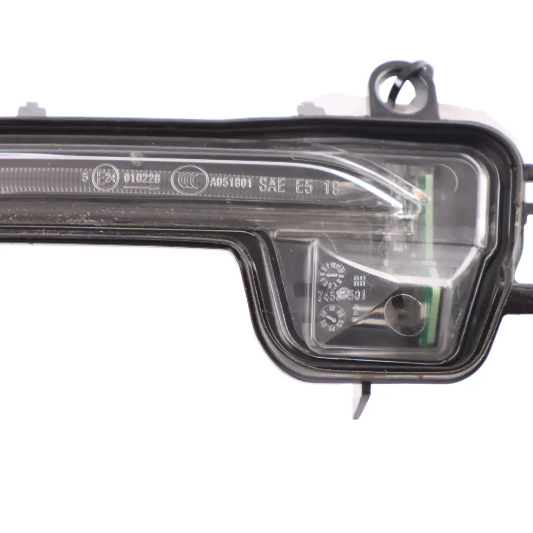 Turn Signal BMW F40 F44 Wing Mirror Right O/S Auxiliary Indicator Light to with Part number 9879128 Turn Signal BMW F40 F44 Wing Mirror Right O/S Auxiliary Indicator Light - SKU 9879128 - Part number 9879128