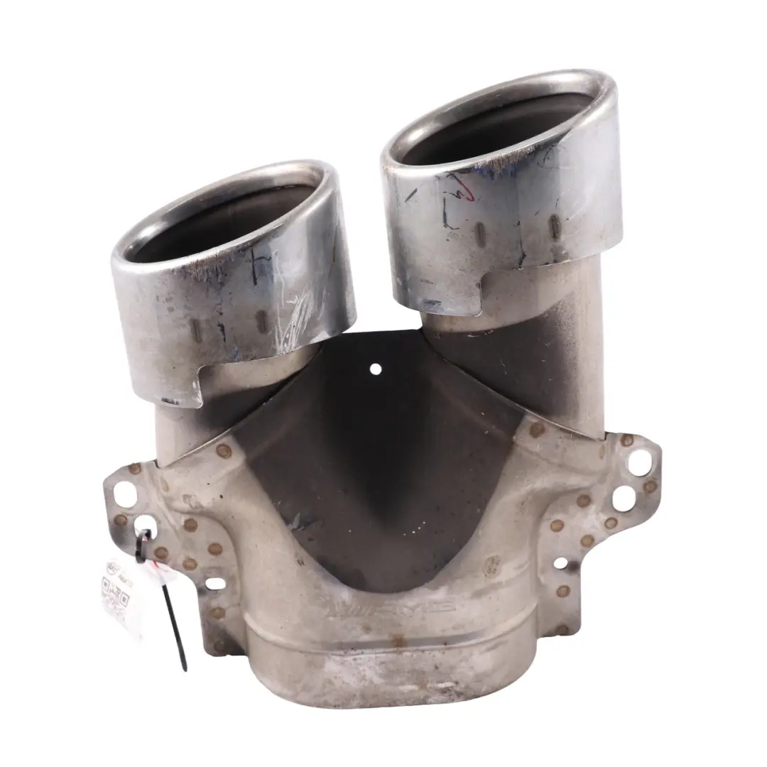 Tuyau d'échappement Mercedes GLC C253 AMG embout arrière gauche pour à propos du numéro de pièce A0004900800 Tuyau d'échappement Mercedes GLC C253 AMG embout arrière gauche - SKU A0004900800 - Numéro de pièce A0004900800