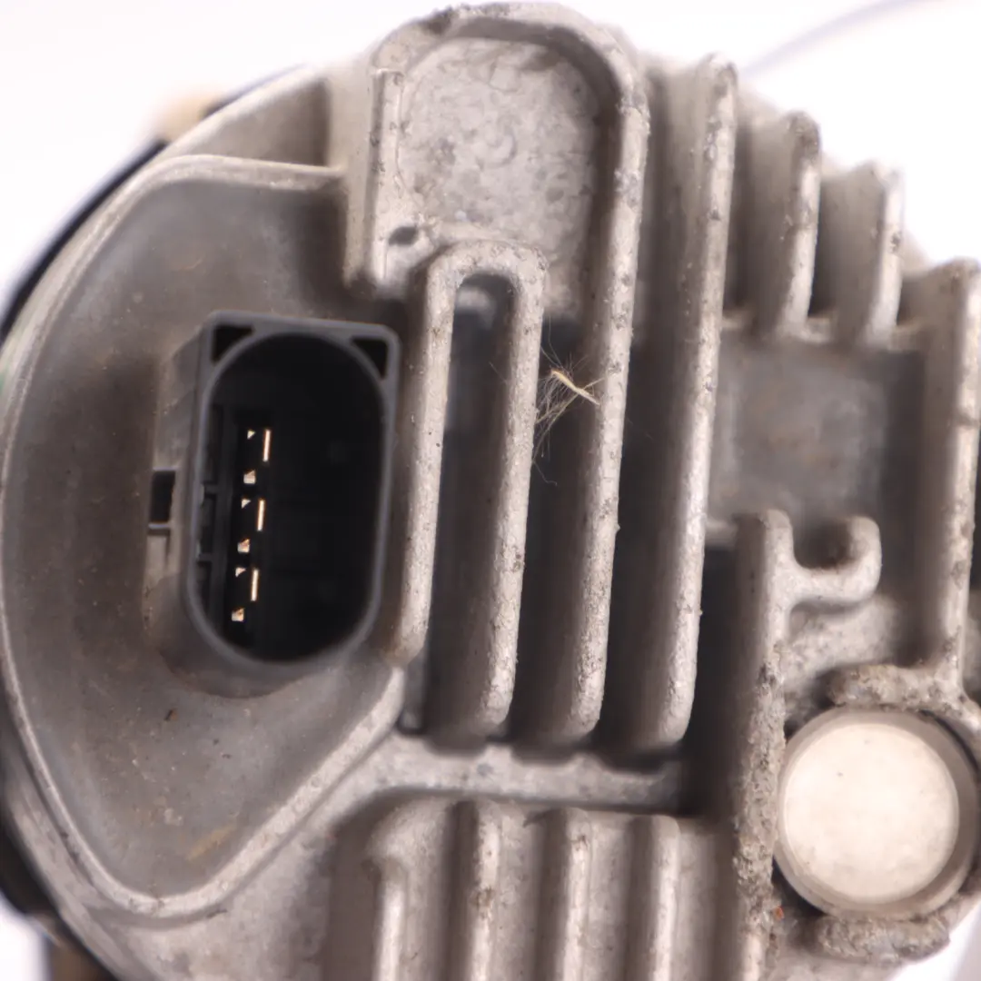 Bomba Agua Circulación Auxiliar para Mercedes W205 con número de pieza A0005002300 Mercedes W205 Bomba Agua Circulación Auxiliar - SKU A0005002300 - Número de pieza A0005002300