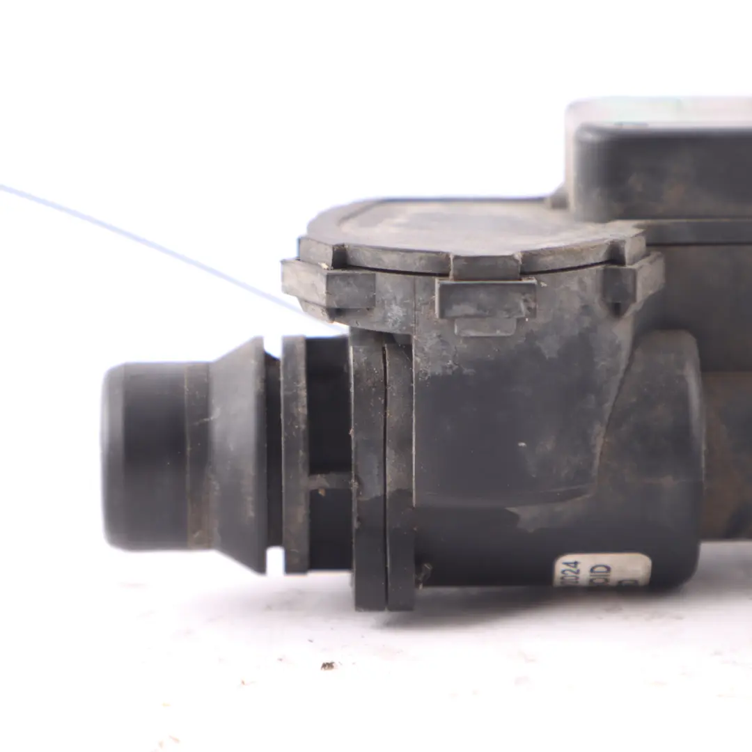 Cooling System Coolant Water Valve to Mercedes W205 Engine with Part number A0005002340 Mercedes W205 Engine Cooling System Coolant Water Valve - SKU A0005002340 - Part number A0005002340