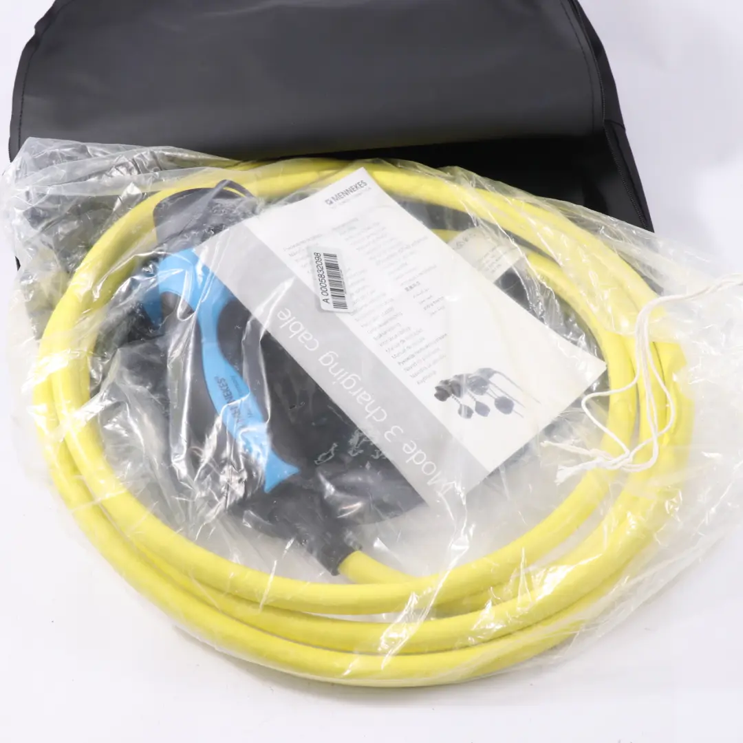 Ladekabel Mercedes W205 H243 X253 Plug-in Hybrid Fahrzeug Ladegerät mit Tasche für mit Teilenummer A0005832098 Ladekabel Mercedes W205 H243 X253 Plug-in Hybrid Fahrzeug Ladegerät mit Tasche - SKU A0005832098 - Teilenummer A0005832098