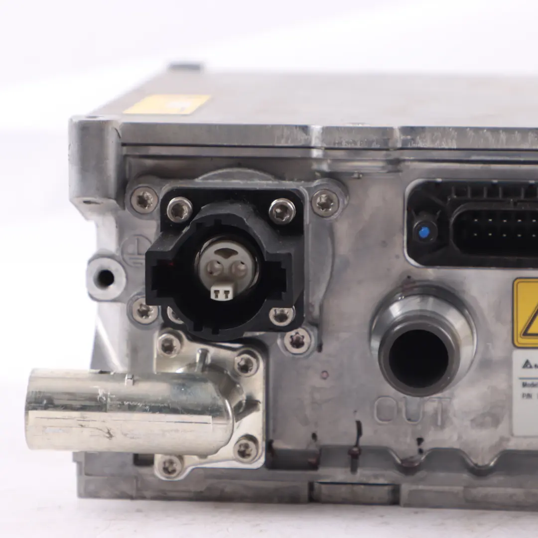 Charging Control Unit Module to Mercedes W205 Hybrid Battery with Part number A0009005909 Mercedes W205 Hybrid Battery Charging Control Unit Module - SKU A0009005909 - Part number A0009005909