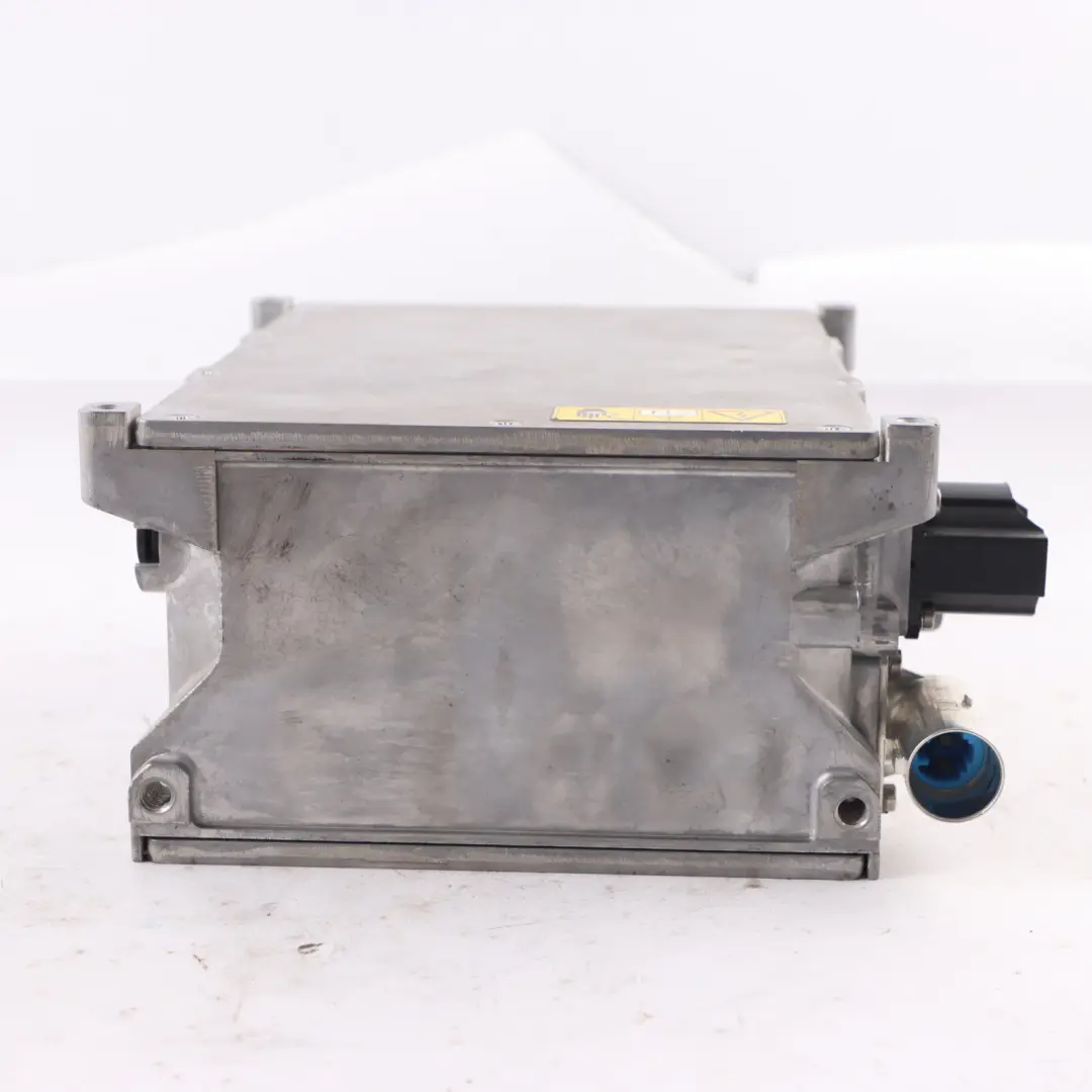Charging Control Unit Module to Mercedes W205 Hybrid Battery with Part number A0009005909 Mercedes W205 Hybrid Battery Charging Control Unit Module - SKU A0009005909 - Part number A0009005909