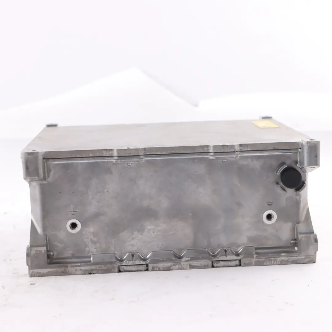 Charging Control Unit Module to Mercedes W205 Hybrid Battery with Part number A0009005909 Mercedes W205 Hybrid Battery Charging Control Unit Module - SKU A0009005909 - Part number A0009005909