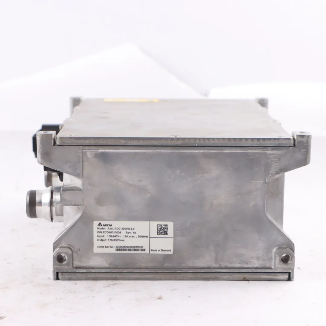 Charging Control Unit Module to Mercedes W205 Hybrid Battery with Part number A0009005909 Mercedes W205 Hybrid Battery Charging Control Unit Module - SKU A0009005909 - Part number A0009005909