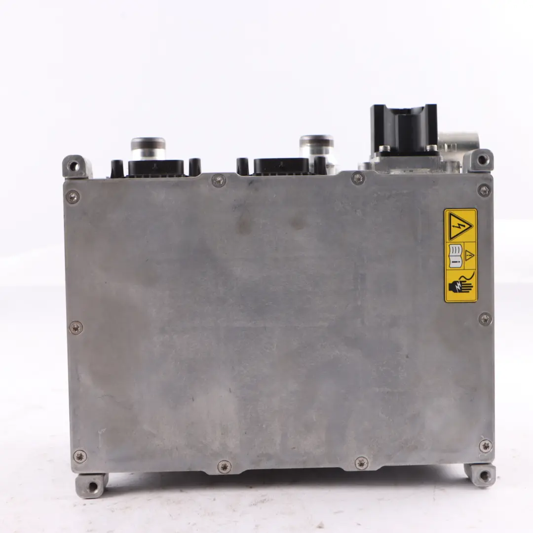 Charging Control Unit Module to Mercedes W205 Hybrid Battery with Part number A0009005909 Mercedes W205 Hybrid Battery Charging Control Unit Module - SKU A0009005909 - Part number A0009005909