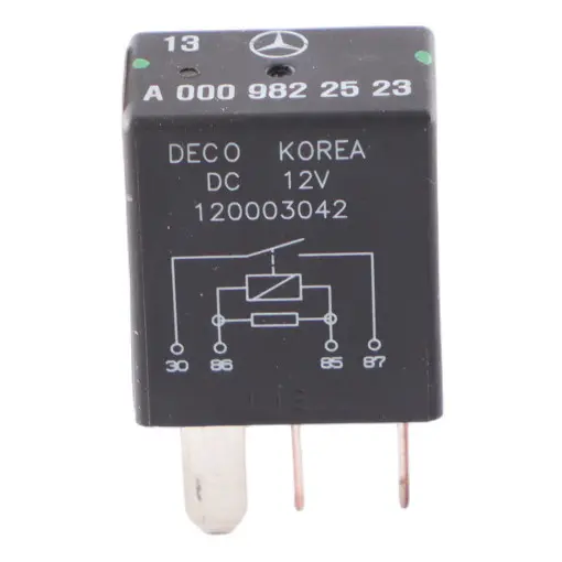 W156 W242 W246 W447 Relè 4 poli nero Hella per Mercedes con numero di parte A0009822523 Mercedes W156 W242 W246 W447 Relè 4 poli nero Hella - SKU A0009822523 - Numero di parte A0009822523