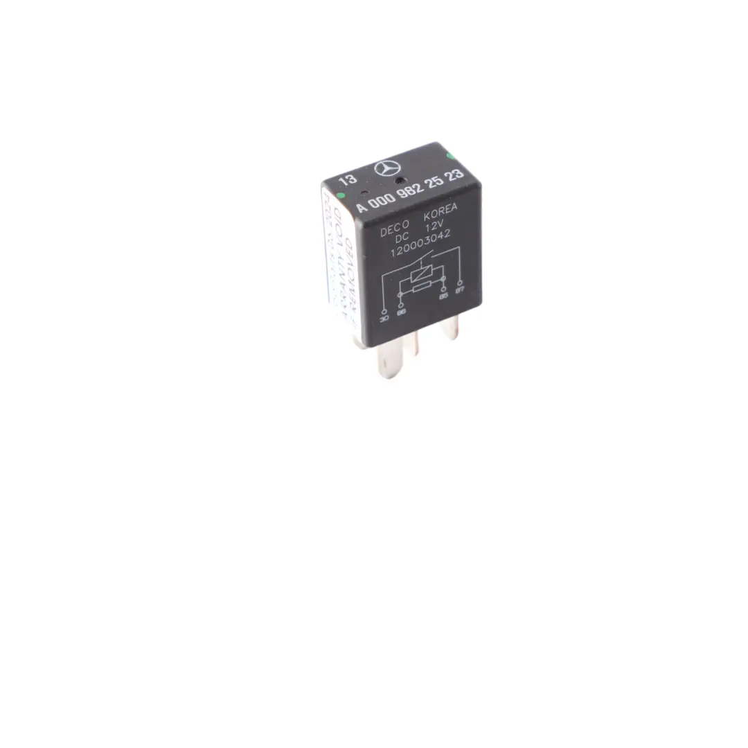 Mercedes W156 W242 W246 W447 Przekaźnik Czarny 4 Pin - SKU A0009822523 - Numer Części A0009822523