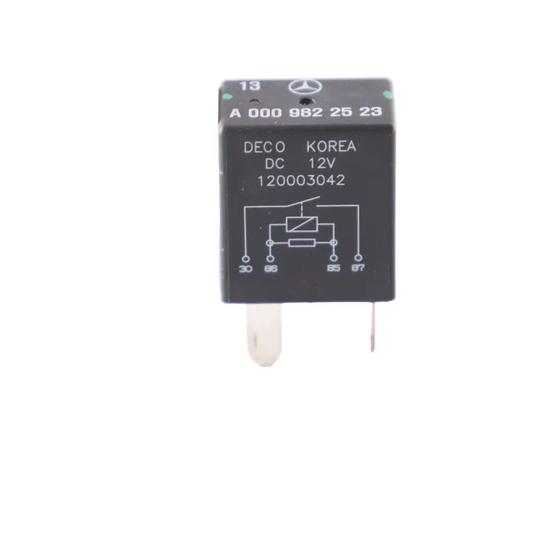 Mercedes W156 W242 W246 W447 Relé 4 polos Negro Hella - SKU A0009822523 - Número de pieza A0009822523