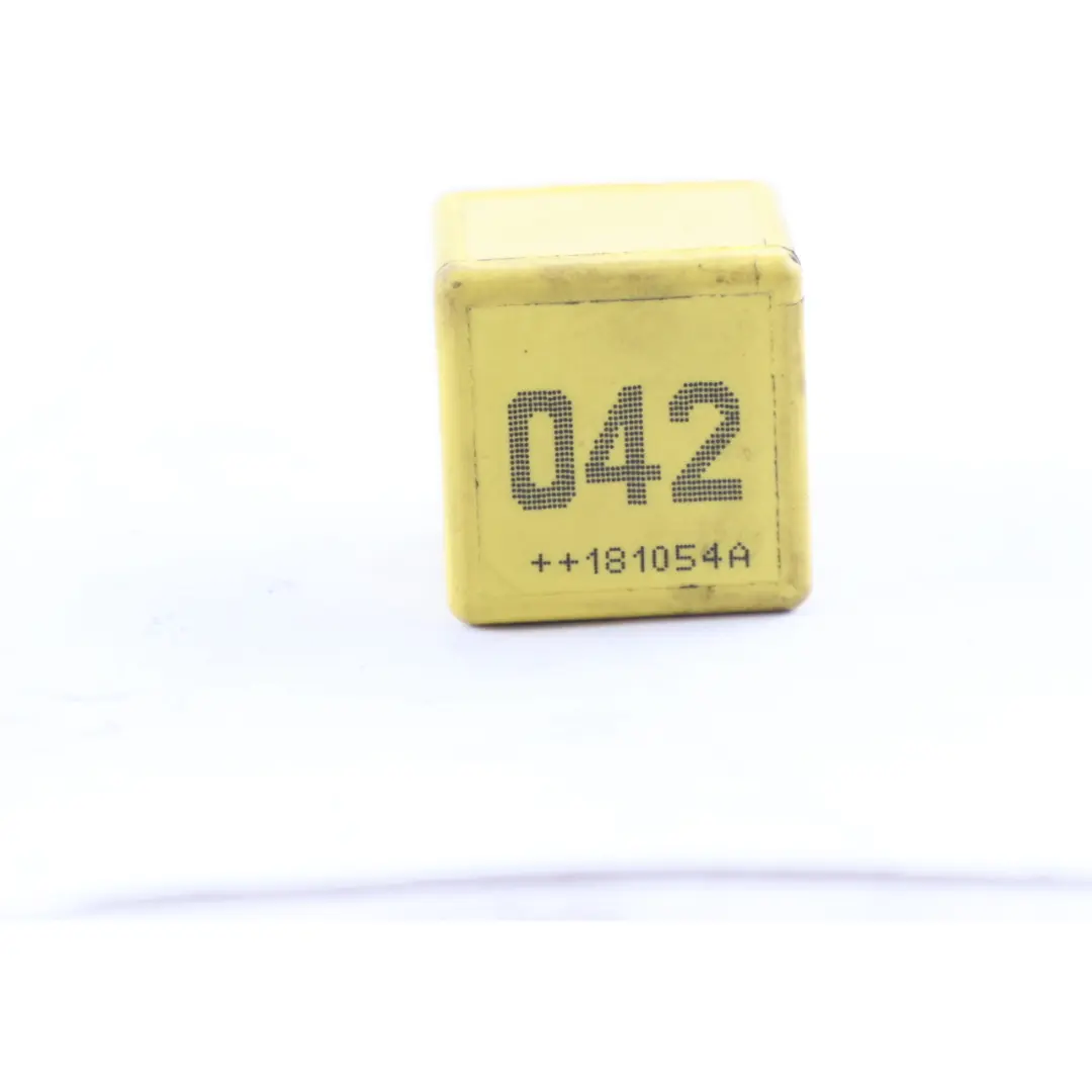 Relais Mercedes C117 GLA X156 ML W166 W176 W246 5 Pins Jaune pour à propos du numéro de pièce A0035421019 Relais Mercedes C117 GLA X156 ML W166 W176 W246 5 Pins Jaune - SKU A0035421019 - Numéro de pièce A0035421019