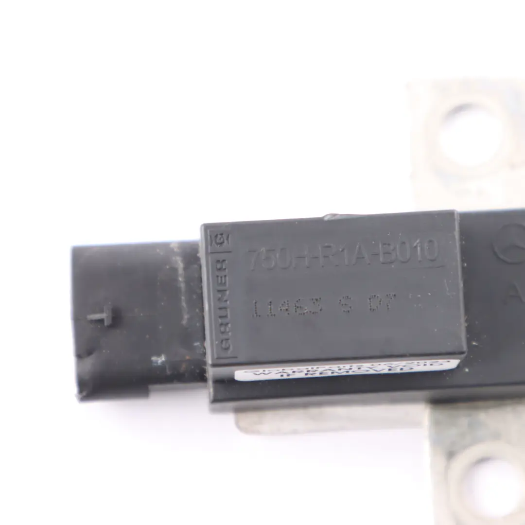 Fuse Box Relay Control Unit Module to Mercedes C205 with Part number A0035421819 Mercedes C205 Fuse Box Relay Control Unit Module - SKU A0035421819 - Part number A0035421819