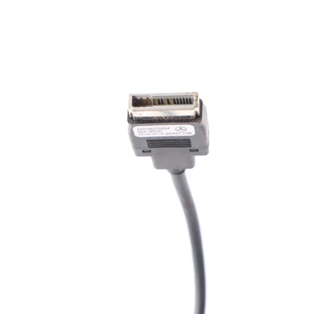 Kabel Wtyczka Złącze Ipod Iphone Interfejs Media do Mercedes X156 o numerze A0038270204 Mercedes X156 Kabel Wtyczka Złącze Ipod Iphone Interfejs Media - SKU A0038270204 - Numer Części A0038270204