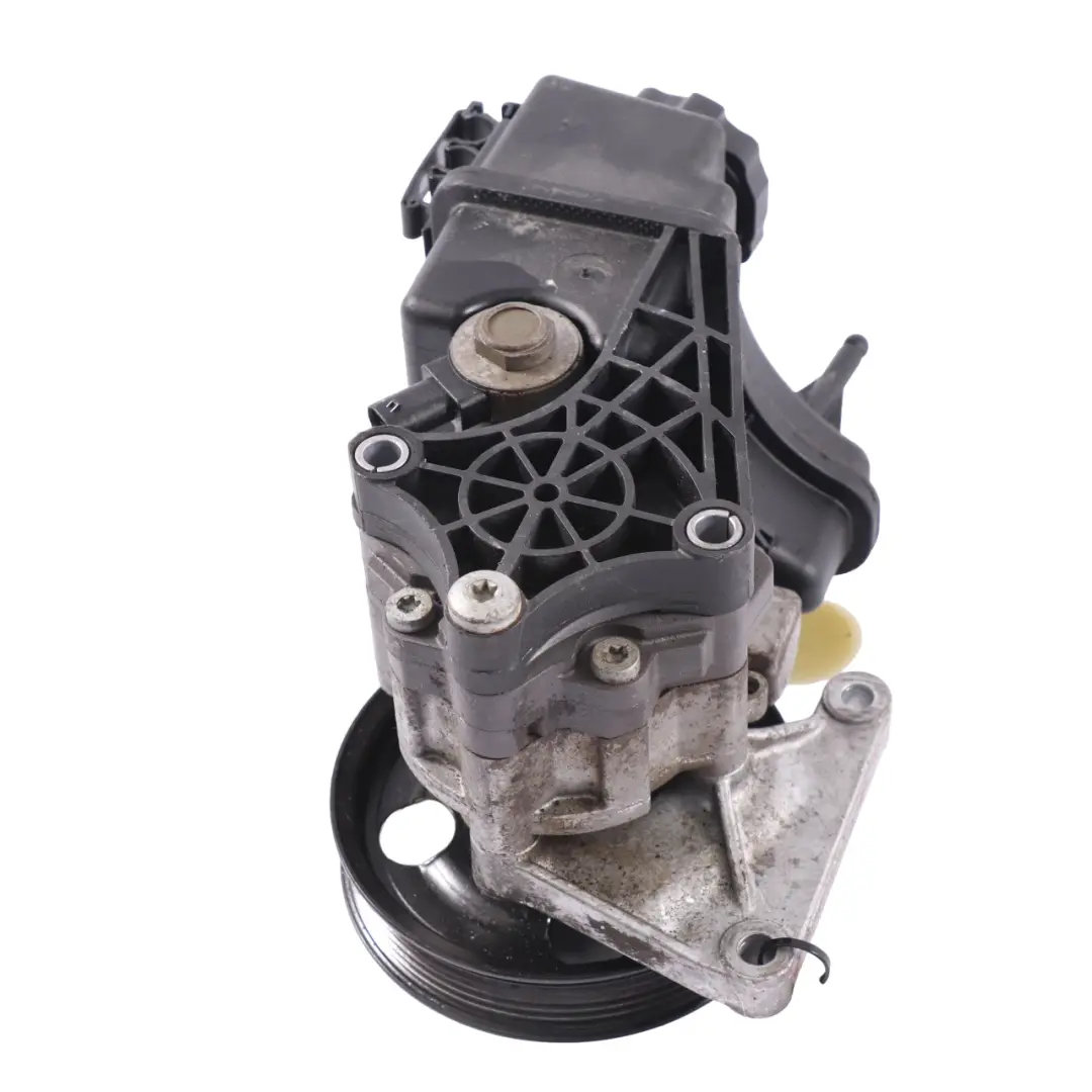 Pompe direction assistée Mercedes W639 W906 OM651 Réservoir pompe A0064661701  - SKU A0064667801-5 - Numéro de pièce A0064667801