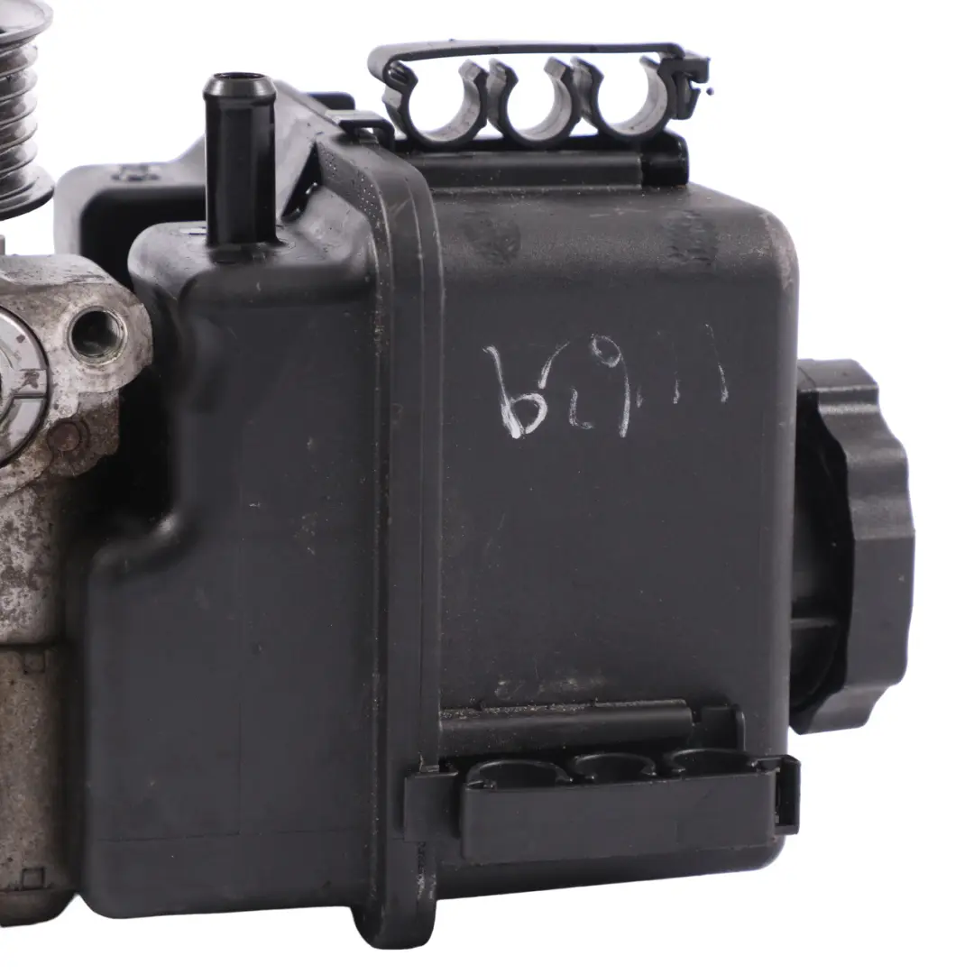 Pompe direction assistée Mercedes W639 W906 OM651 Réservoir pompe A0064661701  - SKU A0064667801-5 - Numéro de pièce A0064667801