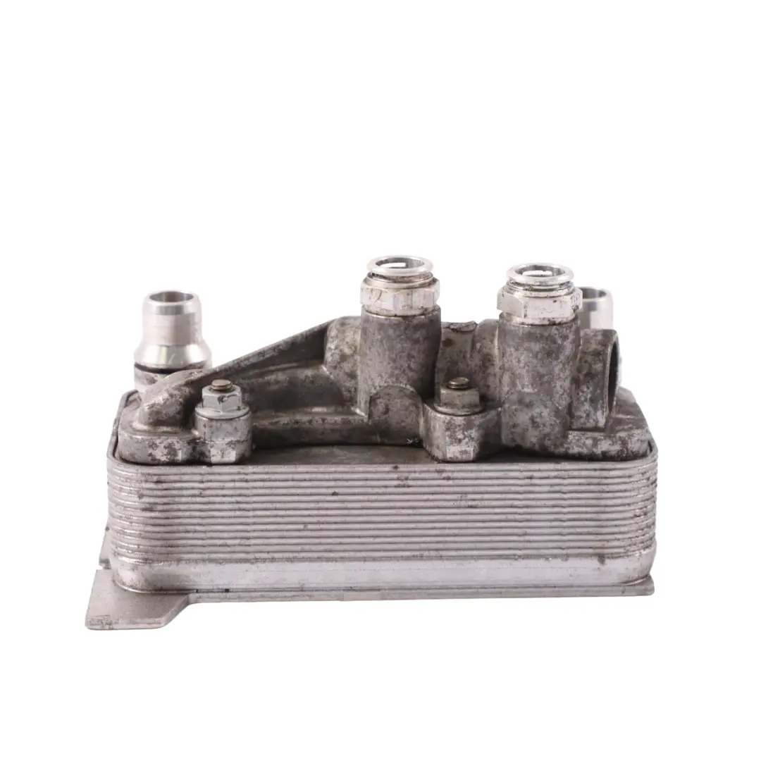 Chłodnica Oleju do Mercedes W205 o numerze A0995001900 Mercedes W205 Chłodnica Oleju - SKU A0995001900 - Numer Części A0995001900