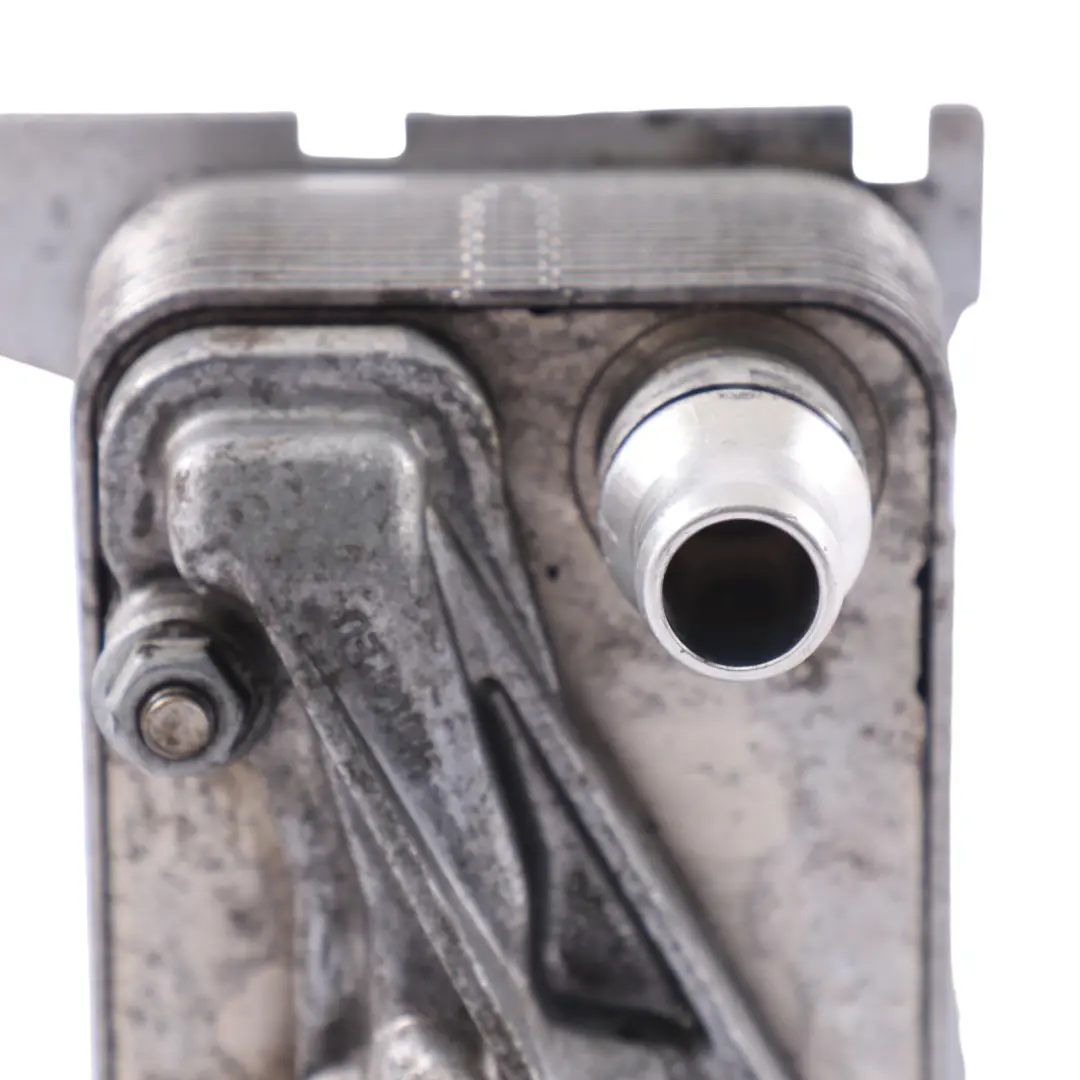 Chłodnica Oleju do Mercedes W205 o numerze A0995001900 Mercedes W205 Chłodnica Oleju - SKU A0995001900 - Numer Części A0995001900