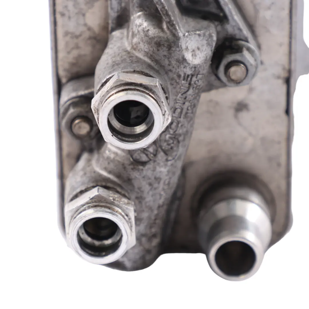 Radiatore olio cambio trasmissione per Mercedes W205 con numero di parte A0995001900 Mercedes W205 Radiatore olio cambio trasmissione - SKU A0995001900 - Numero di parte A0995001900