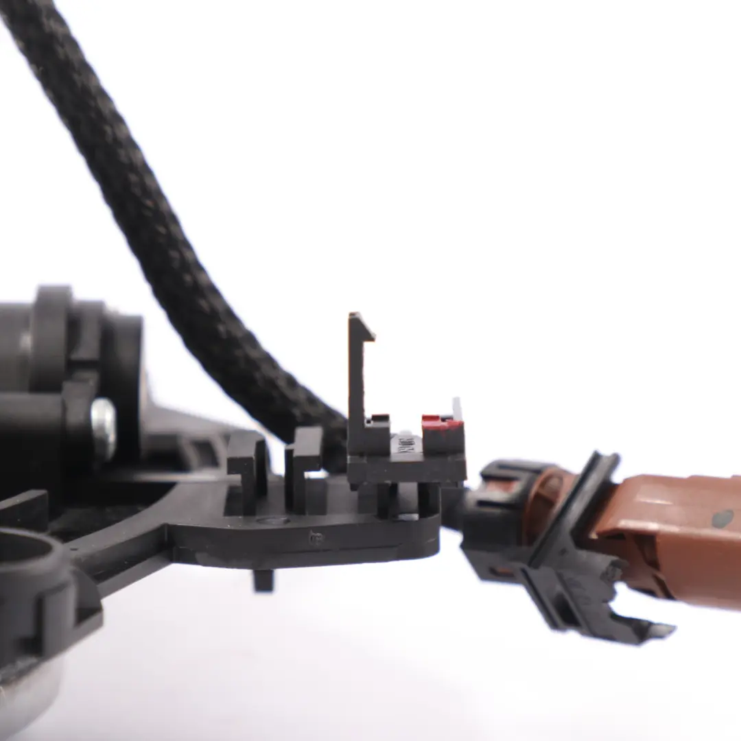 Klamka Bagażnika Znaczek Kamera Cofania 360 Mountain Grey 787 do Mercedes H243 o numerze A0997503300 Mercedes H243 Klamka Bagażnika Znaczek Kamera Cofania 360 Mountain Grey 787 - SKU A0997503300-1 - Numer Części A0997503300