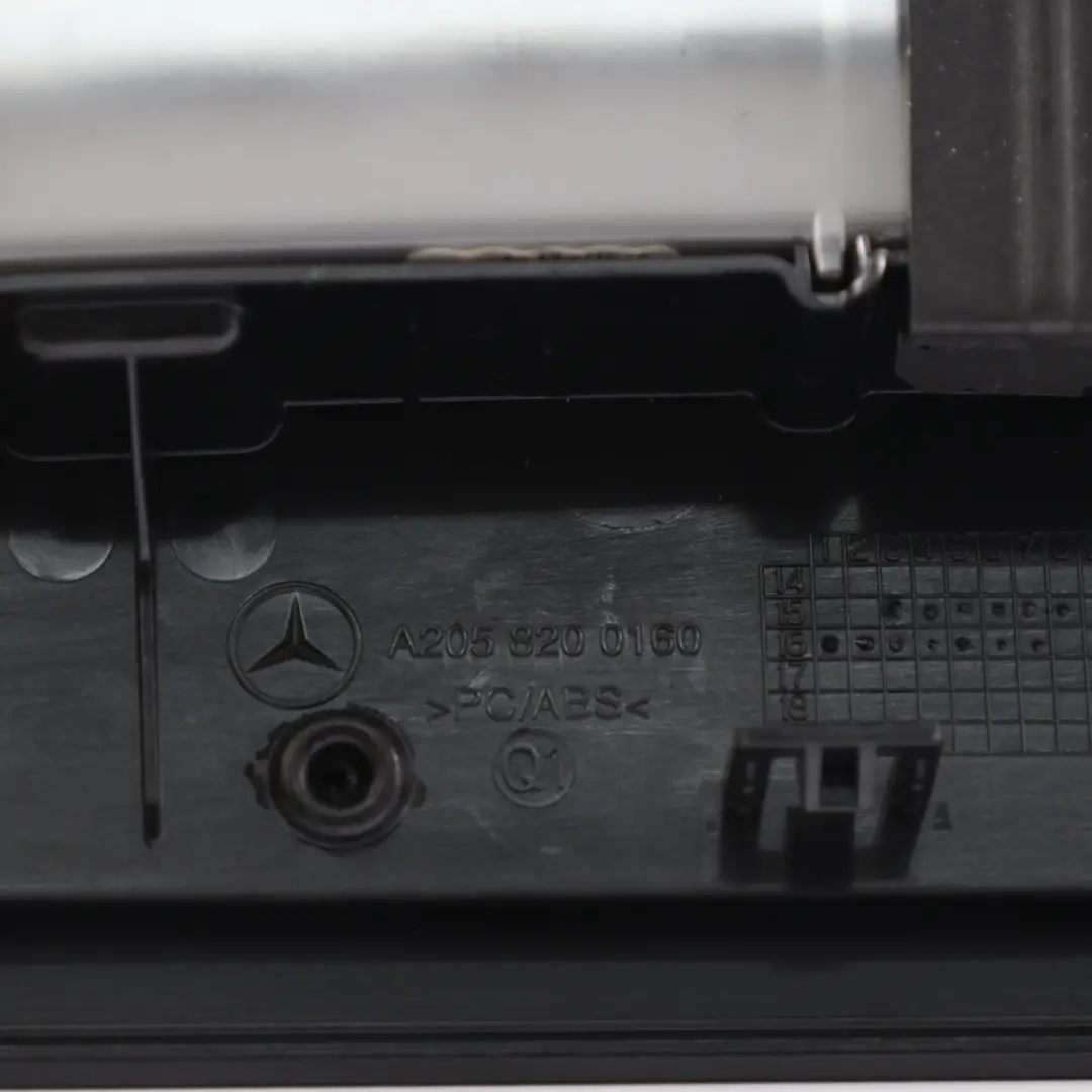 Luce posteriore del fanale di arresto del freno per Mercedes W205 W213 con numero di parte A0999067500 Mercedes W205 W213 Luce posteriore del fanale di arresto del freno - SKU A0999067500 - Numero di parte A0999067500