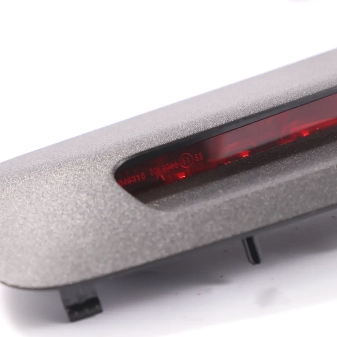 Feu Stop additionnel arrière Feu de freinage pour Mercedes W205 W213 à propos du numéro de pièce A0999067500 Mercedes W205 W213 Feu Stop additionnel arrière Feu de freinage - SKU A0999067500 - Numéro de pièce A0999067500