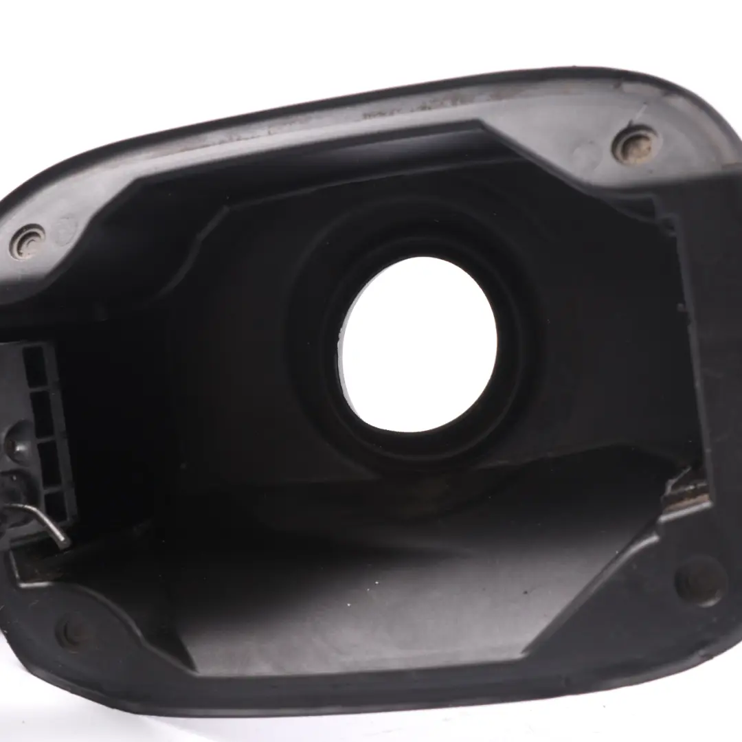 Mercedes C117 Couvercle de Pot de Remplissage de Carburant - SKU A1176304100 - Numéro de pièce A1176304100