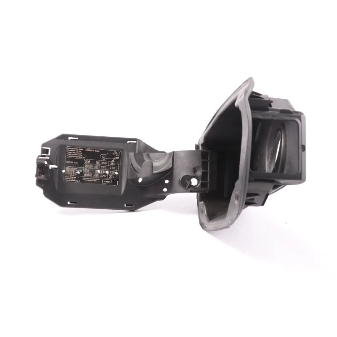 Mercedes C117 Couvercle de Pot de Remplissage de Carburant - SKU A1176304100 - Numéro de pièce A1176304100