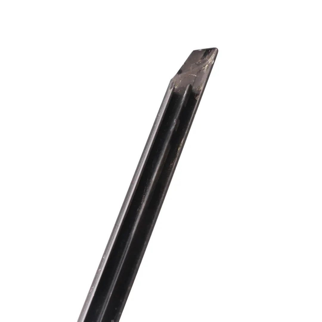 Joint de vitrage arrière droit Noir pour Mercedes CLA 250 X117 à propos du numéro de pièce A1176730400 Mercedes CLA 250 X117 Joint de vitrage arrière droit Noir - SKU A1176730400 - Numéro de pièce A1176730400