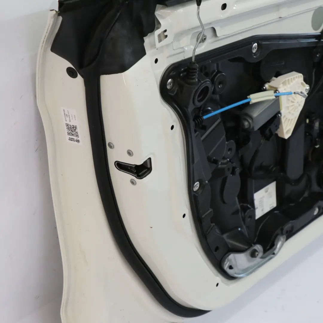 Panneau d'habillage de porte avant gauche Blanc calcite - 650 pour Mercedes C117 à propos du numéro de pièce A1177200105 Mercedes C117 Panneau d'habillage de porte avant gauche Blanc calcite - 650 - SKU A1177200105-CW - Numéro de pièce A1177200105