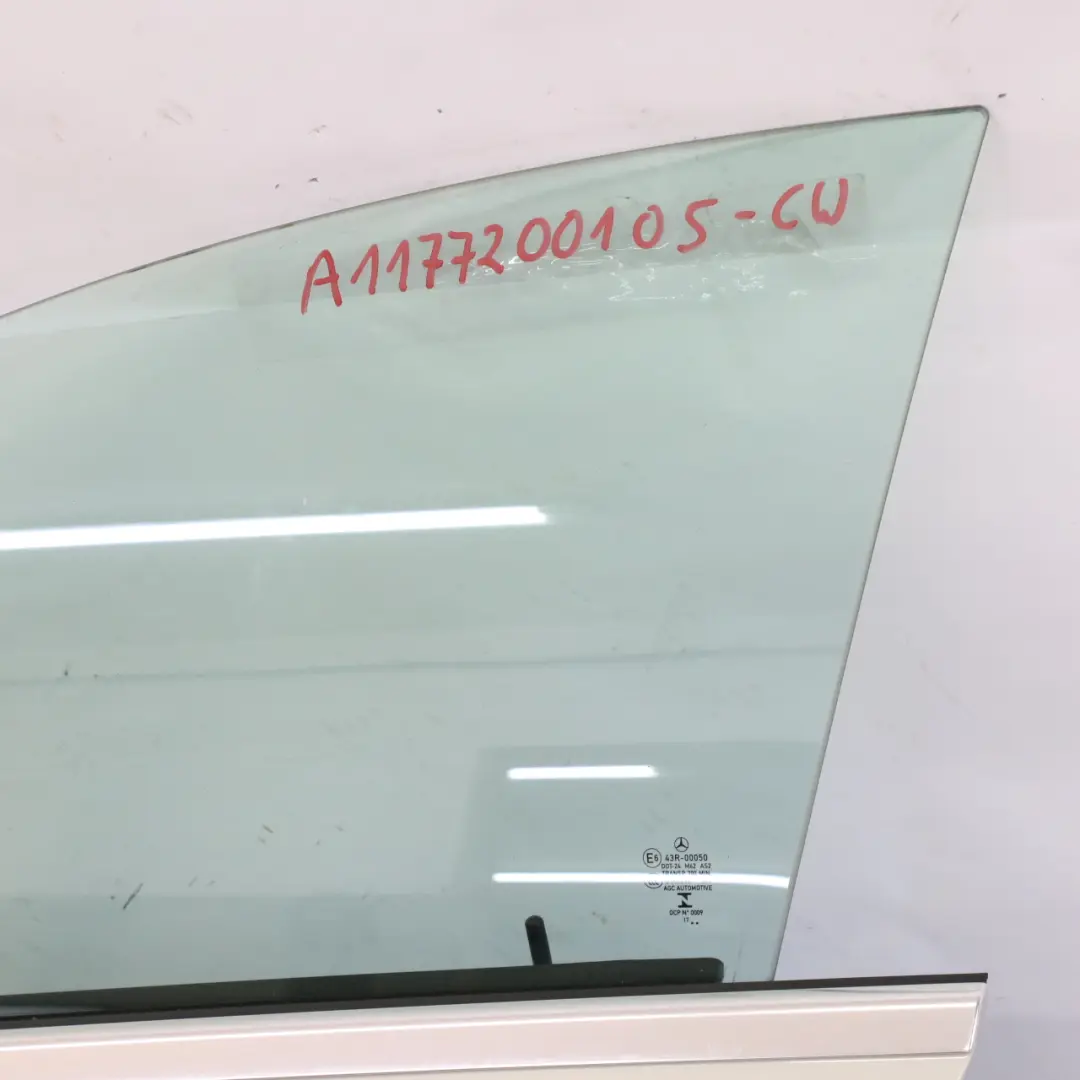 Panneau d'habillage de porte avant gauche Blanc calcite - 650 pour Mercedes C117 à propos du numéro de pièce A1177200105 Mercedes C117 Panneau d'habillage de porte avant gauche Blanc calcite - 650 - SKU A1177200105-CW - Numéro de pièce A1177200105