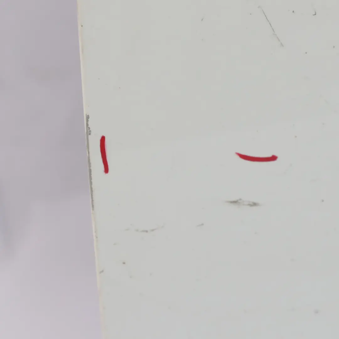 Panneau d'habillage de porte avant gauche Blanc calcite - 650 pour Mercedes C117 à propos du numéro de pièce A1177200105 Mercedes C117 Panneau d'habillage de porte avant gauche Blanc calcite - 650 - SKU A1177200105-CW - Numéro de pièce A1177200105