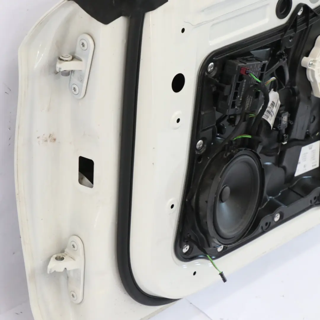 Puerta Delantera Derecha Panel de Cubierta Blanco Calcita - 650 para Mercedes C117 con número de pieza A1177200205 Mercedes C117 Puerta Delantera Derecha Panel de Cubierta Blanco Calcita - 650 - SKU A1177200205-CW1 - Número de pieza A1177200205