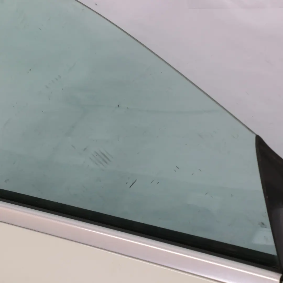 Pannello di rivestimento anteriore destro Calcite Bianco - 650 per Mercedes C117 con numero di parte A1177200205 Mercedes C117 Pannello di rivestimento anteriore destro Calcite Bianco - 650 - SKU A1177200205-CW1 - Numero di parte A1177200205