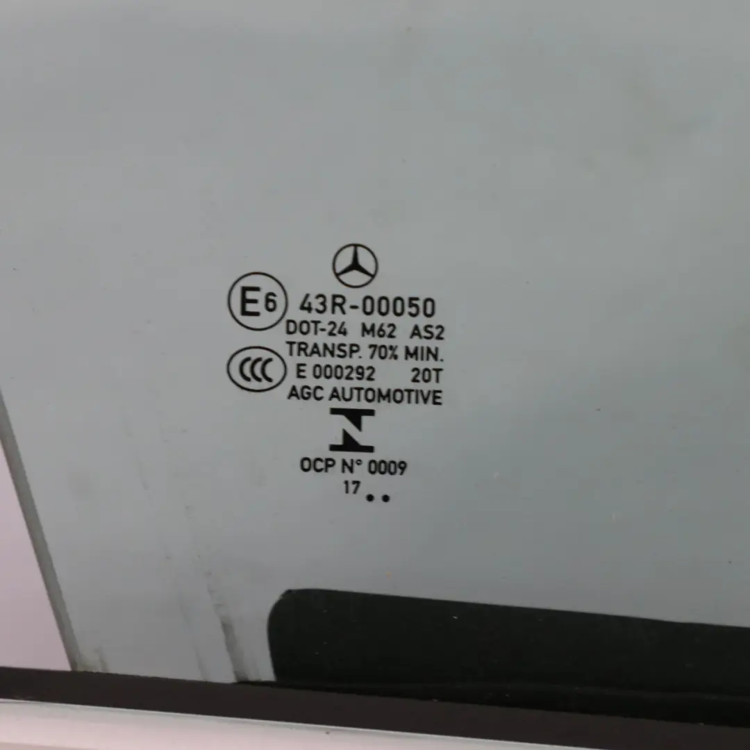 Mercedes C117 Panneau d'habillage de porte avant droite Calcite Blanc - 650 - SKU A1177200205-CW1 - Numéro de pièce A1177200205