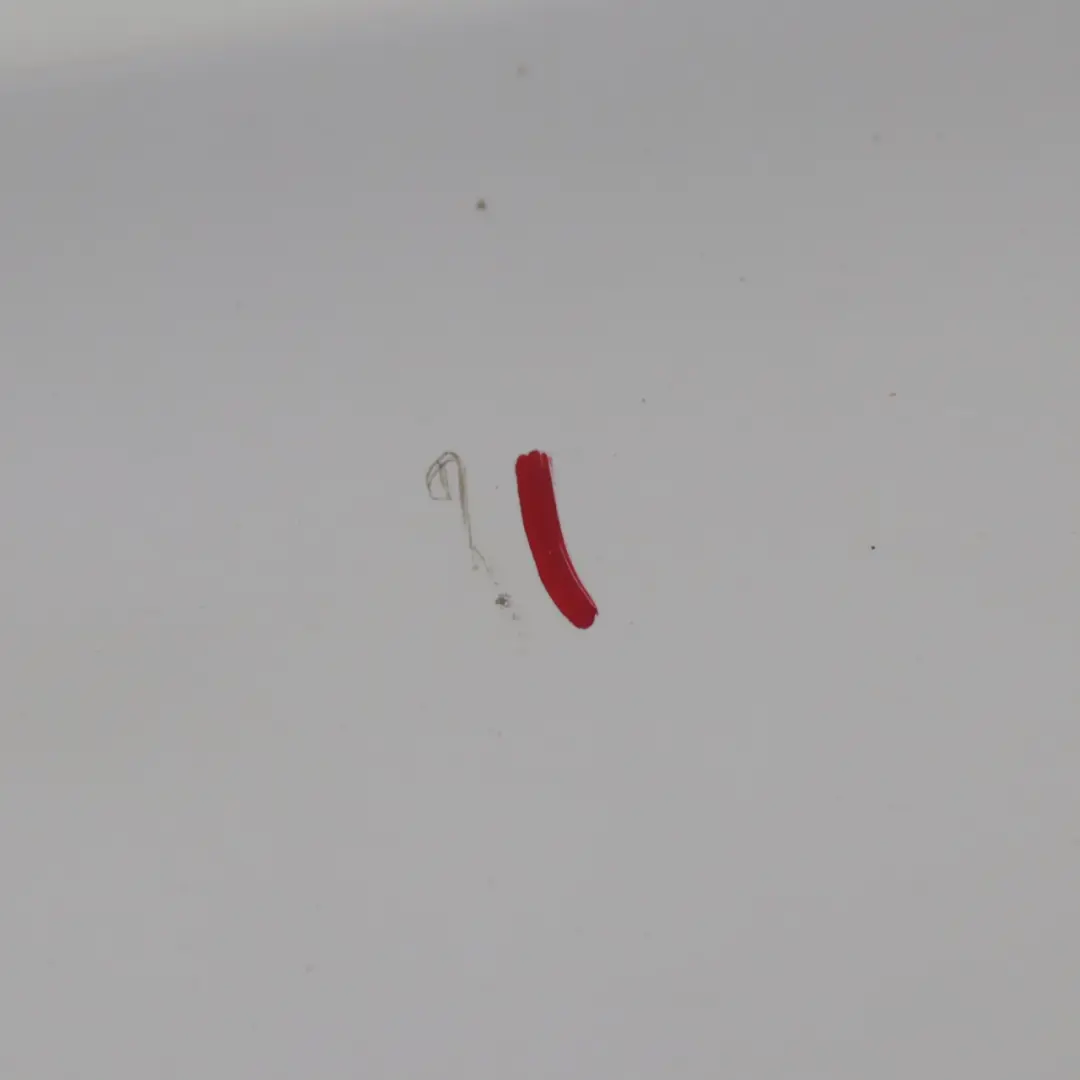 Pannello di rivestimento anteriore destro Calcite Bianco - 650 per Mercedes C117 con numero di parte A1177200205 Mercedes C117 Pannello di rivestimento anteriore destro Calcite Bianco - 650 - SKU A1177200205-CW1 - Numero di parte A1177200205