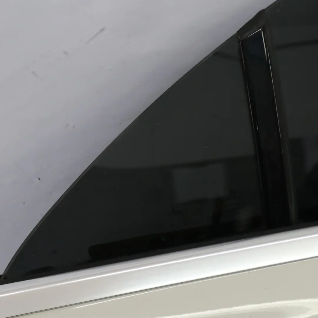 Mercedes X117 Puerta Trasera Derecha Panel Revestimiento Calcita Blanco - 650 - SKU A1177300205-CW - Número de pieza A1177300205