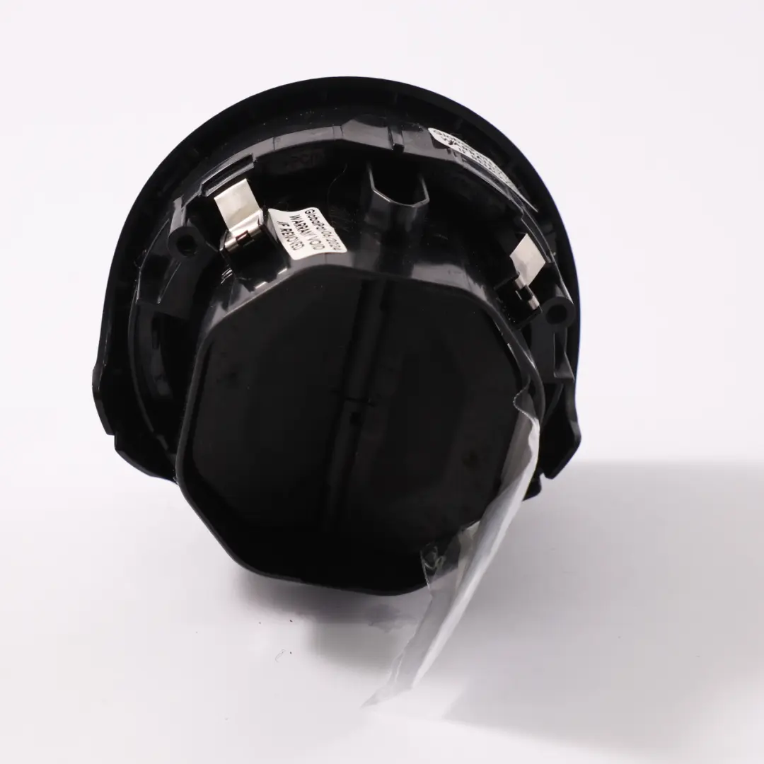 Kratka Nawiewu Deski Rozdzielczej Lewy Przód do Mercedes C117 AMG o numerze A1178300554 Mercedes C117 AMG Kratka Nawiewu Deski Rozdzielczej Lewy Przód - SKU A1178300554 - Numer Części A1178300554