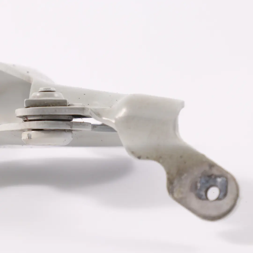 Charnière de capot avant droite Calcite White - 650 pour Mercedes CLA C117 à propos du numéro de pièce A1178800228 Mercedes CLA C117 Charnière de capot avant droite Calcite White - 650 - SKU A1178800228-CW - Numéro de pièce A1178800228