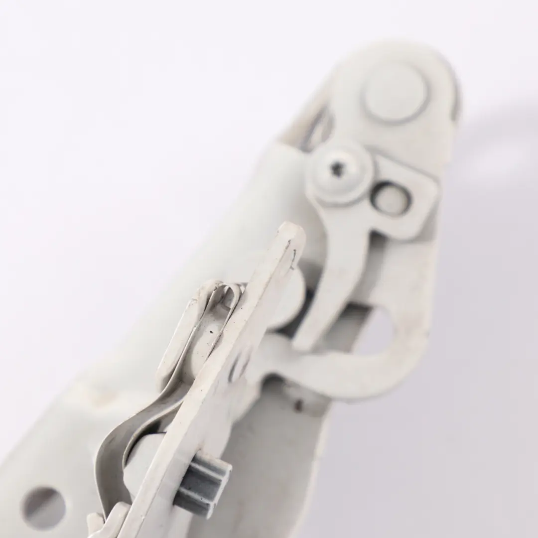 Charnière de capot avant droite Calcite White - 650 pour Mercedes CLA C117 à propos du numéro de pièce A1178800228 Mercedes CLA C117 Charnière de capot avant droite Calcite White - 650 - SKU A1178800228-CW - Numéro de pièce A1178800228