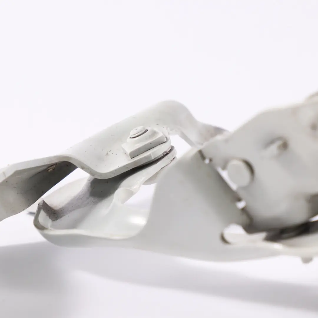 Charnière de capot avant droite Calcite White - 650 pour Mercedes CLA C117 à propos du numéro de pièce A1178800228 Mercedes CLA C117 Charnière de capot avant droite Calcite White - 650 - SKU A1178800228-CW - Numéro de pièce A1178800228