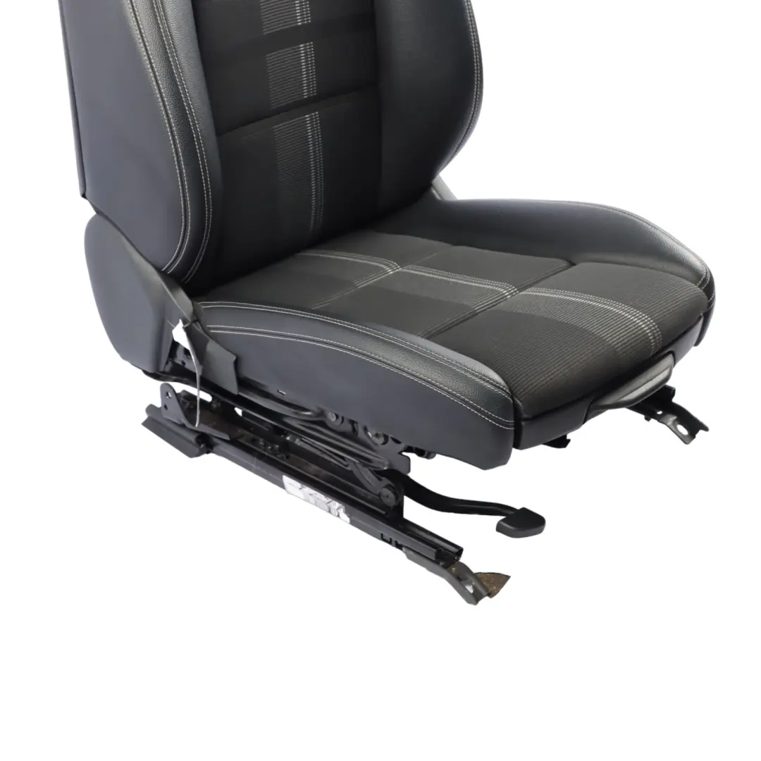 Vorder Sitz Links Interieur Stoff Leder Artico Schwarz für Mercedes W176 mit Teilenummer A1179109500 Mercedes W176 Vorder Sitz Links Interieur Stoff Leder Artico Schwarz - SKU A1179109500-1 - Teilenummer A1179109500