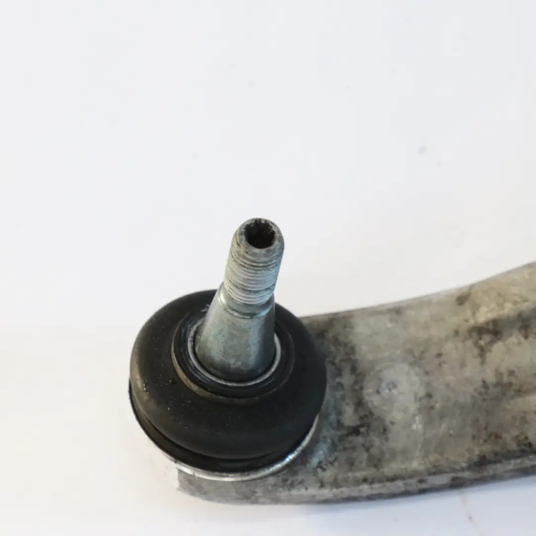 Brazo de Control Mercedes CLA C118 Suspensión Delantera Derecha para con número de pieza A1183309600 Brazo de Control Mercedes CLA C118 Suspensión Delantera Derecha - SKU A1183309600 - Número de pieza A1183309600