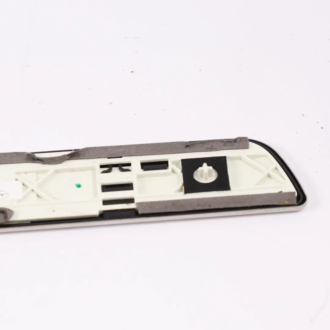 Striscia d'ingresso Porta anteriore sinistra destra illuminato per Mercedes C118 con numero di parte A1186807500 Mercedes C118 Striscia d'ingresso Porta anteriore sinistra destra illuminato - SKU A1186807500 - Numero di parte A1186807500