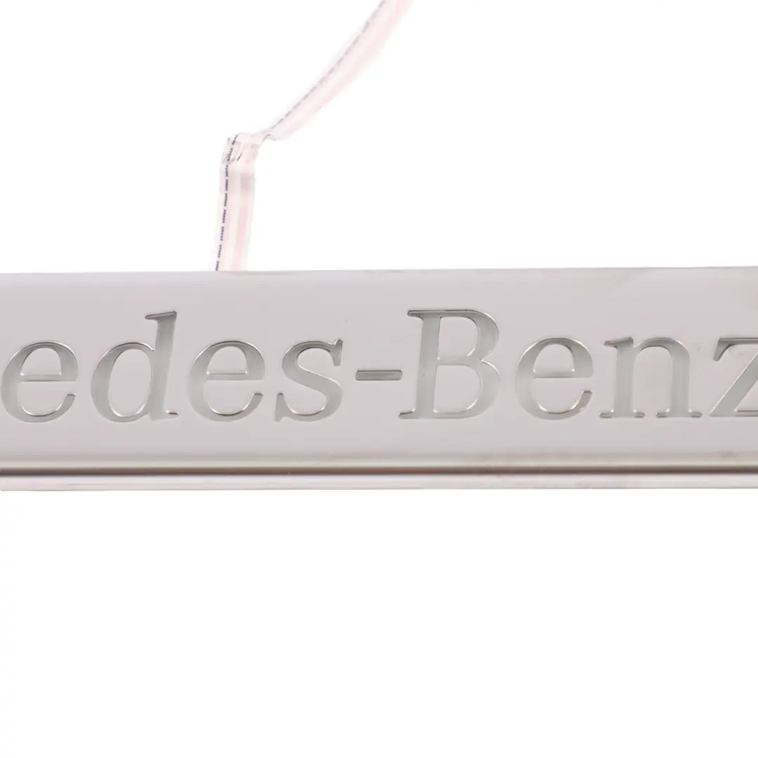 Listón embellecedor de entrada Puerta delantera umbral iluminado para Mercedes C118 con número de pieza A1186807500 Mercedes C118 Listón embellecedor de entrada Puerta delantera umbral iluminado - SKU A1186807500 - Número de pieza A1186807500