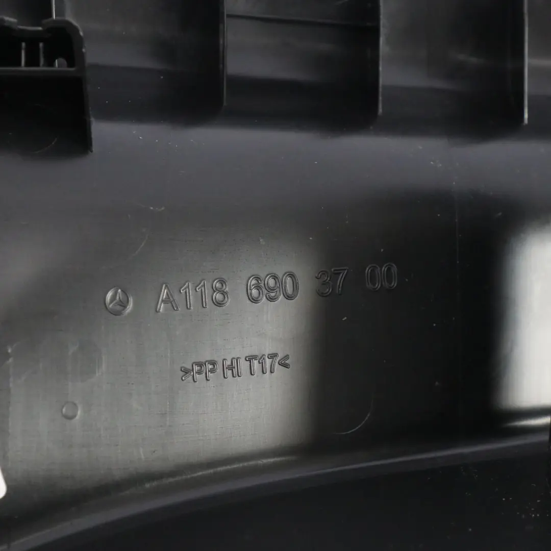 Moldura Columna Pared Inferior Interior Trasera para Mercedes CLA C118 con número de pieza A1186903700 Mercedes CLA C118 Moldura Columna Pared Inferior Interior Trasera - SKU A1186903700 - Número de pieza A1186903700