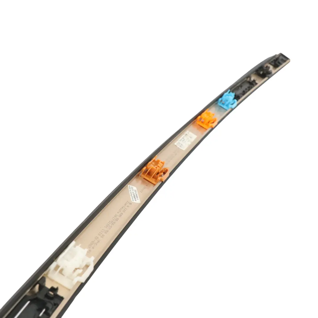 Moulure protection rail Bande d'habillage droite pour Mercedes CLA C118 à propos du numéro de pièce A1186905800 Mercedes CLA C118 Moulure protection rail Bande d'habillage droite - SKU A1186905800 - Numéro de pièce A1186905800