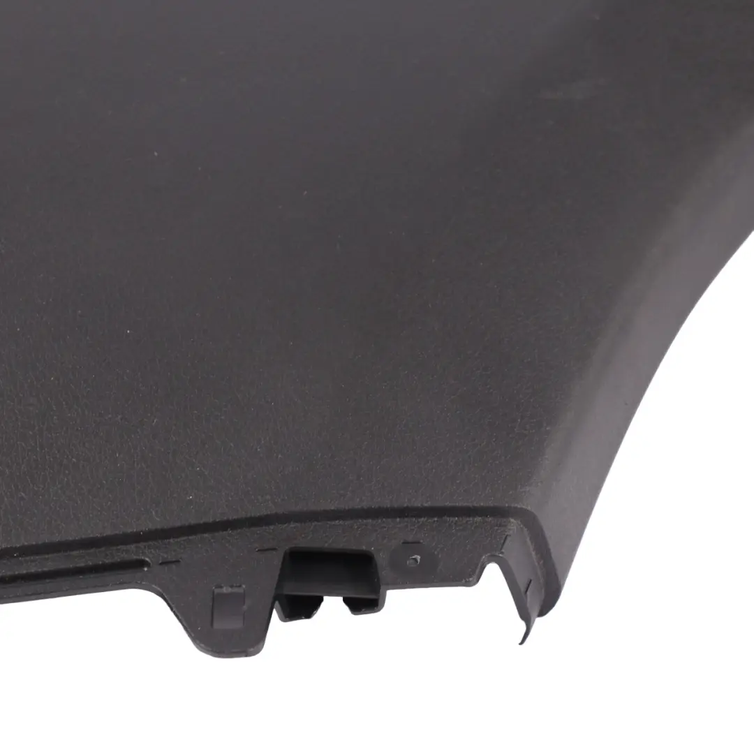 Tapiceria Interior Pilar B Panel Inferior Derecho para Mercedes C118 con número de pieza A1186920200 Mercedes C118 Tapiceria Interior Pilar B Panel Inferior Derecho - SKU A1186920200 - Número de pieza A1186920200