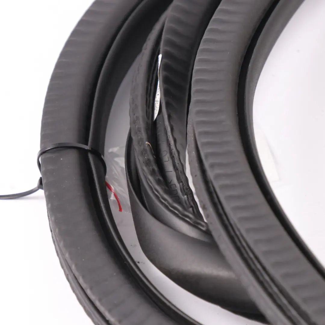 Türdichtung Randdichtung hinten rechts Gummiabdichtung für Mercedes C118 mit Teilenummer A1186920800 Mercedes C118 Türdichtung Randdichtung hinten rechts Gummiabdichtung - SKU A1186920800 - Teilenummer A1186920800