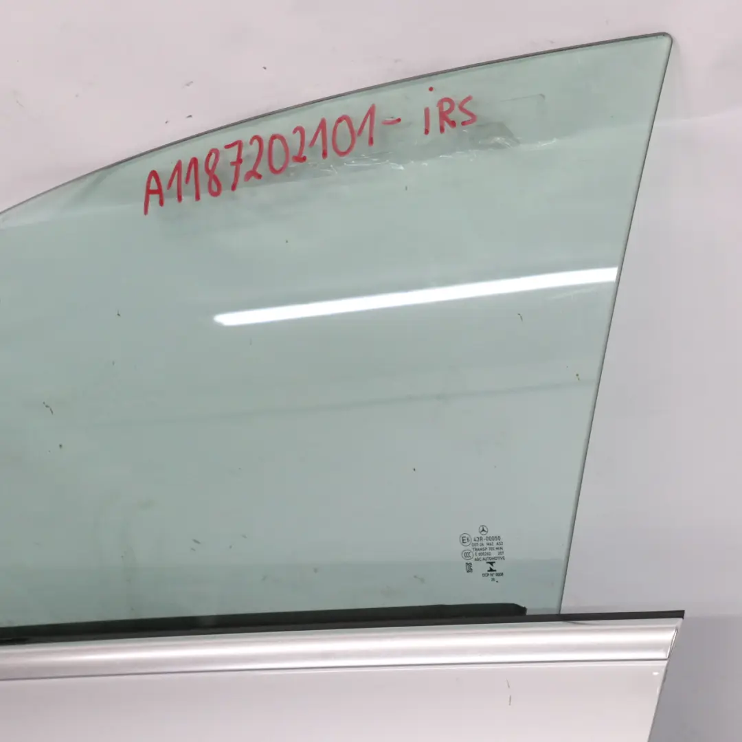 Puerta Delantera Izquierda Iridium Silver Metallic - 775 para Mercedes CLA C118 con número de pieza A1187202101 Mercedes CLA C118 Puerta Delantera Izquierda Iridium Silver Metallic - 775 - SKU A1187202101-IRS - Número de pieza A1187202101